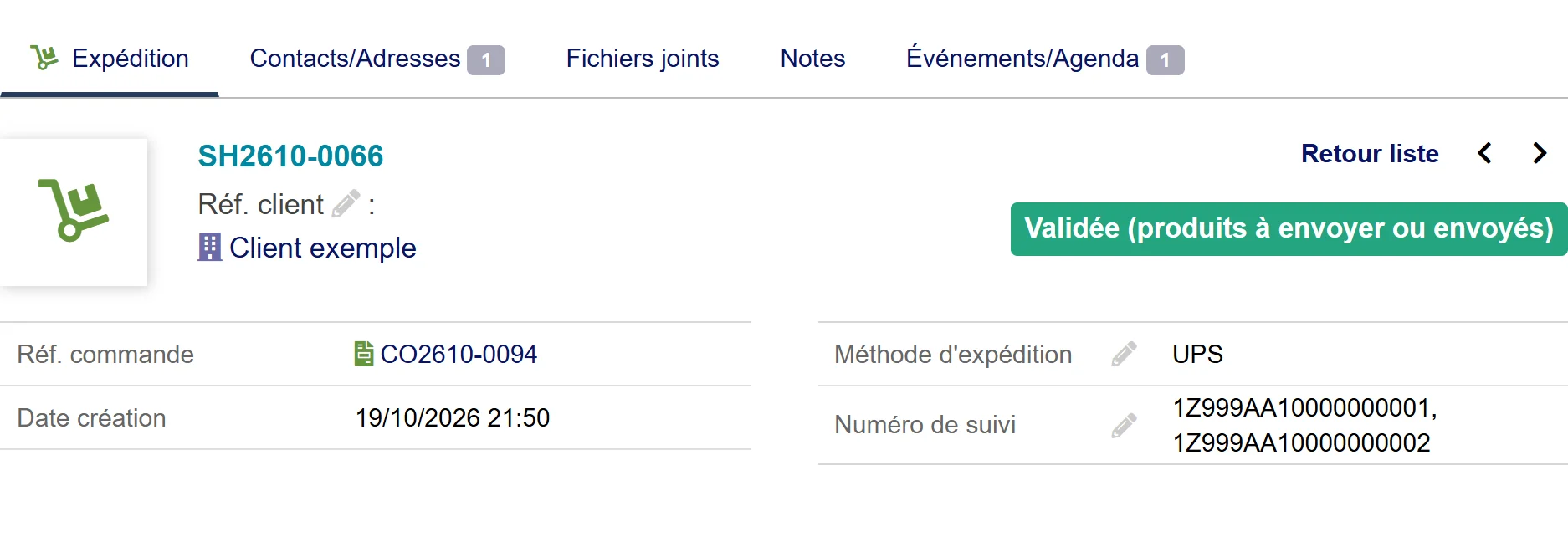Une expédition du revendeur avec le transporteur et les numéros de colis d'une commande fournisseur, recopiés du fournisseur.